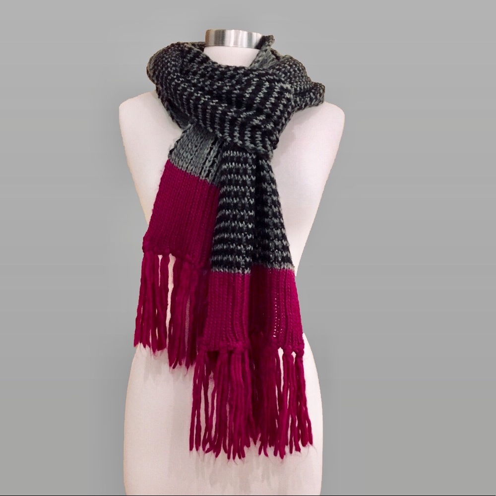 Nine West Chunky Knit Black, Grey, Fuchsia Scarf